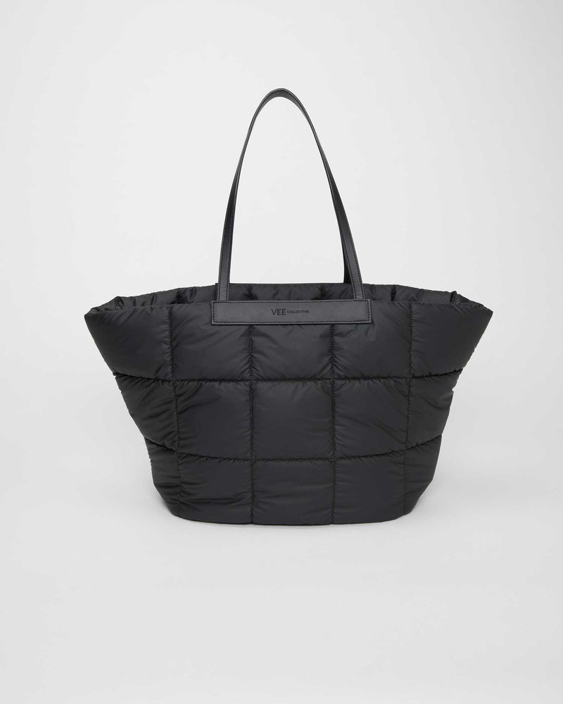 Large lightweight tote, sustainable, and waterproof. Perfect for gym sessions, moms, work, and travel, combining style with practical versatility.