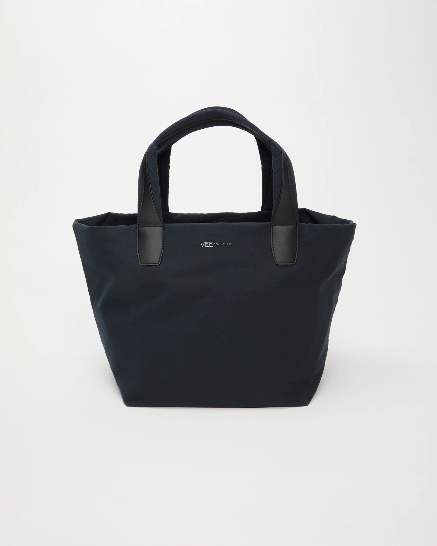 バッグ yt_ot Essence Medium Tote Bag in Midnight Trench | VEE COLLECTIVE