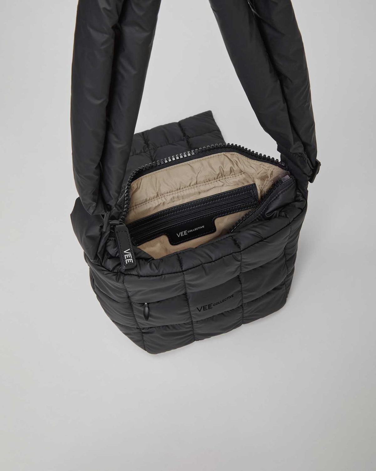 Porter Messenger Matt Black - VEE COLLECTIVE