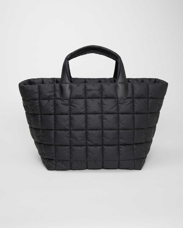 Black Weekender bag perfect for travel and carry-on use, lightweight and easy to carry. Features a vegan leather handle and is made from sustainable materials, combining eco-friendly design with practical functionality.