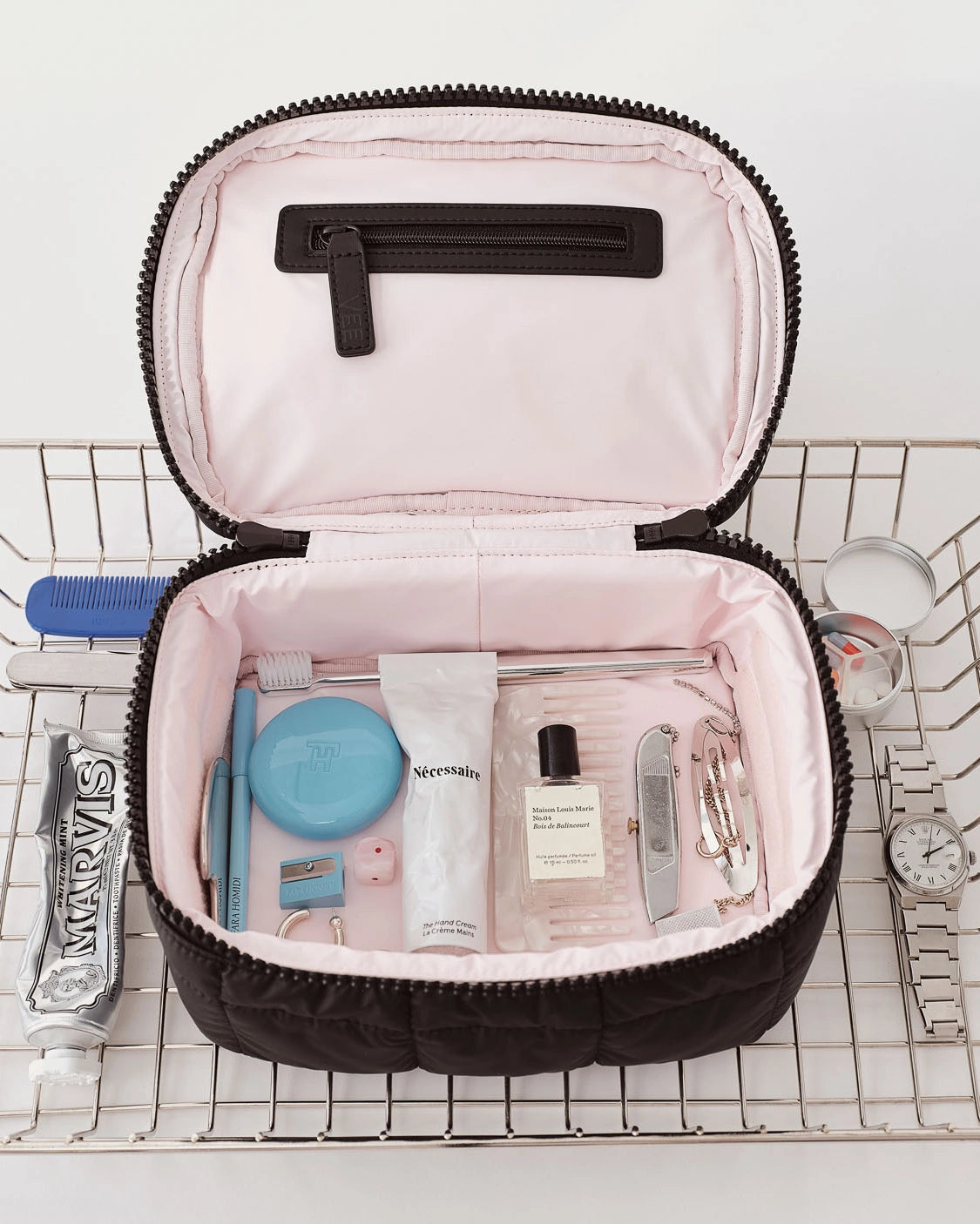fashion makeup travel bag Impressions Vanity Mykonos with Faux Leather Top Handle, Double Zipper Closure This Hard Shell Cosmetic Travel Case in Pink is a chic and functional way to keep your beauty essentials protected and organized wherever you go Vee Collective Porter Vanity Case