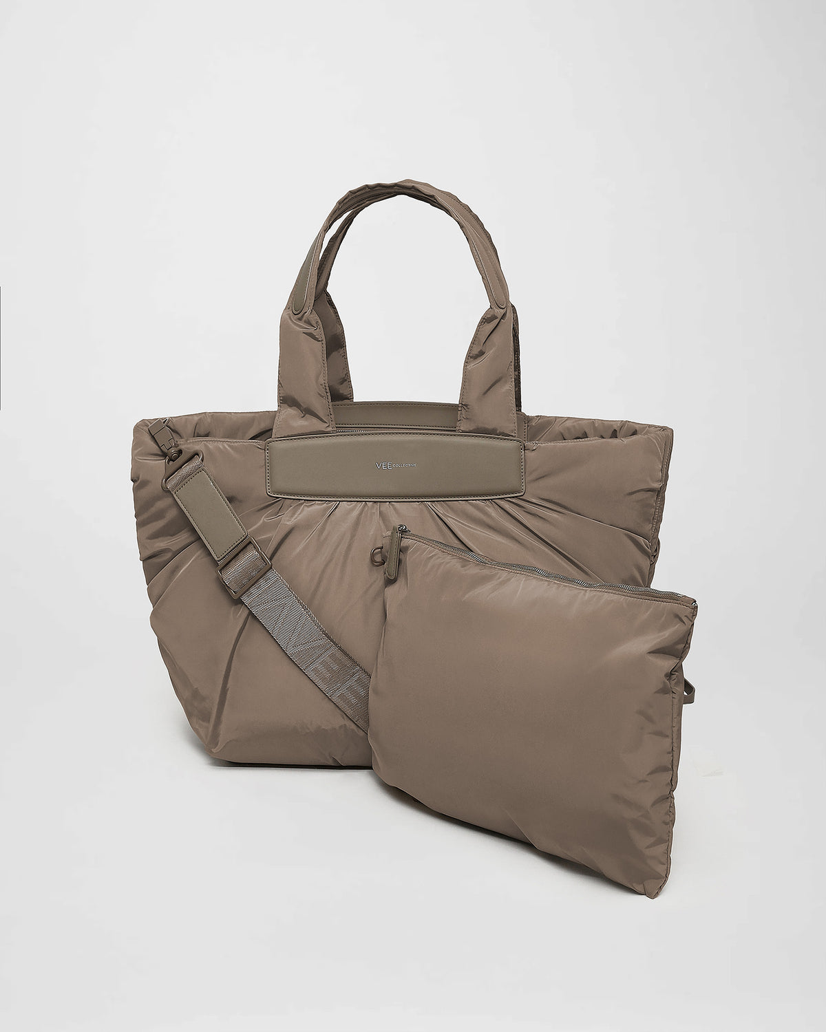 A photo of an Essence Marche featuring matching handles and shoulder straps, paired with a matching pouch, displayed against a plain white background.