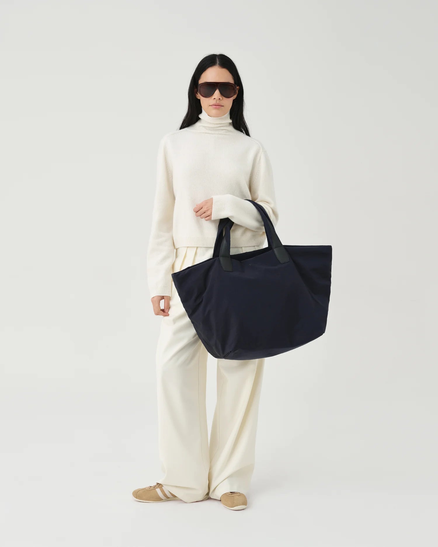 Essence Weekender Bag in Midnight Trench | VEE COLLECTIVE Essence Weekender Bag in Midnight Trench | VEE COLLECTIVE