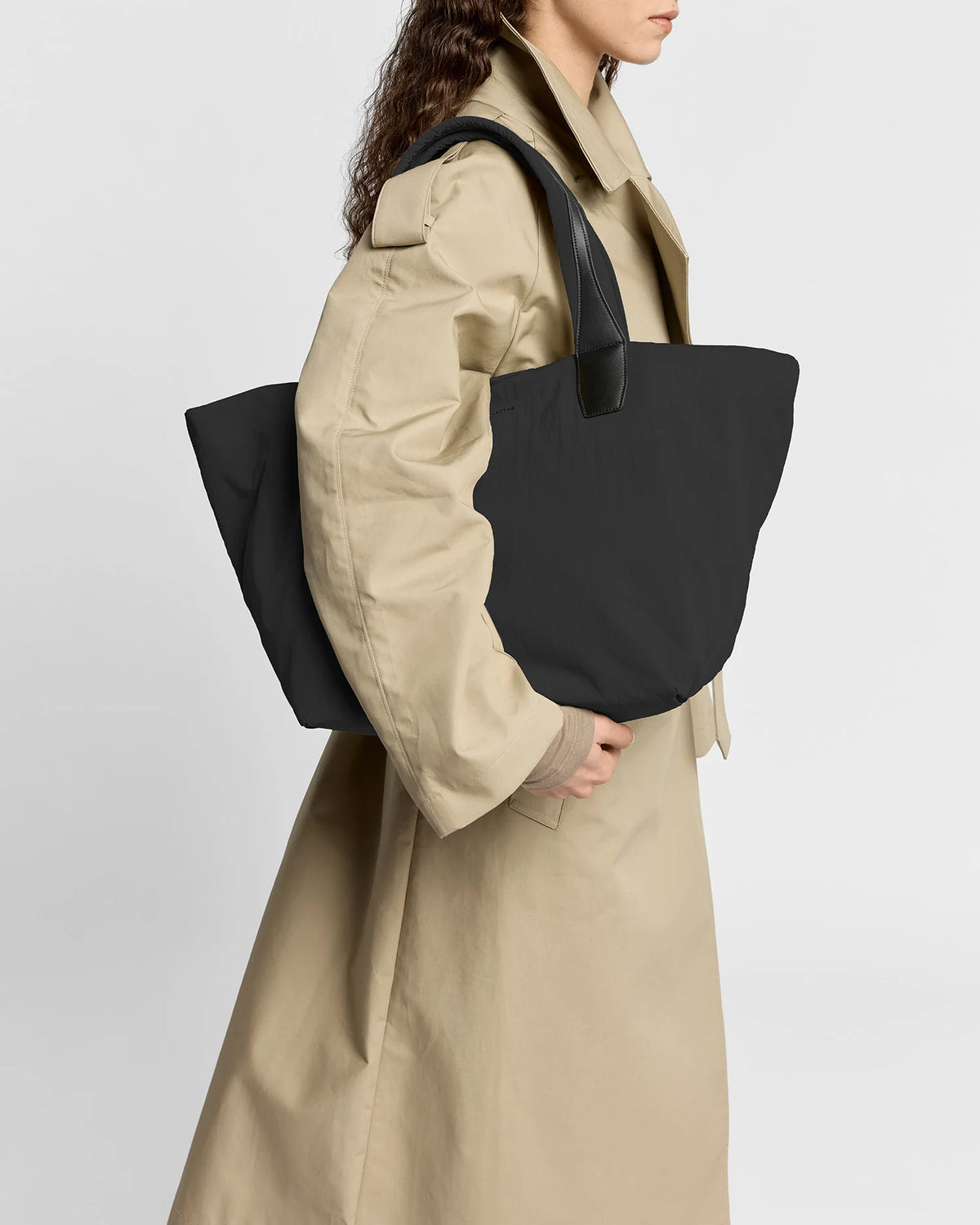 Essence Tote Medium Black Trench