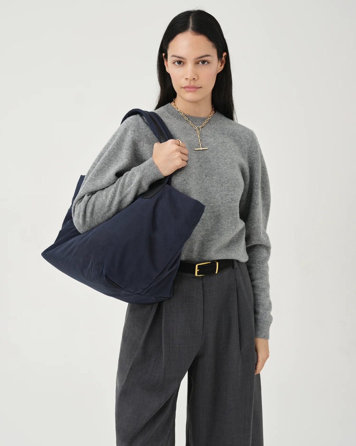 Essence Medium Tote Bag in Midnight Trench | VEE COLLECTIVE