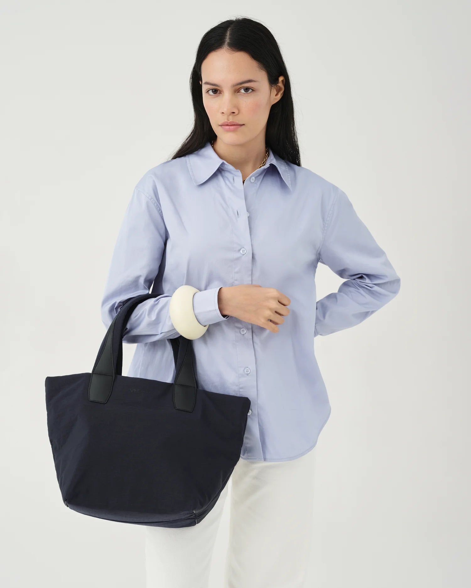 Essence Medium Tote Bag in Midnight Trench | VEE COLLECTIVE