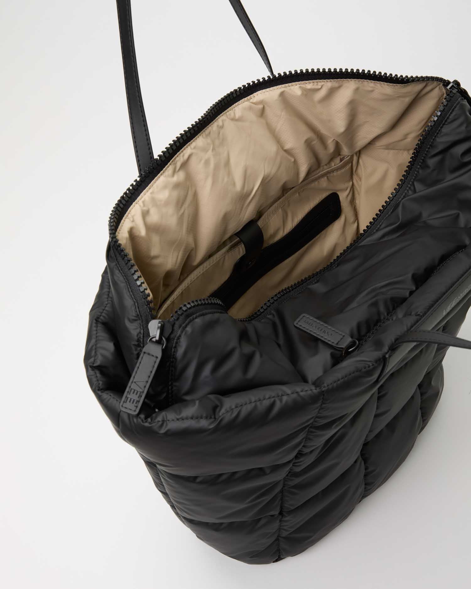 Porter Marché Medium Matt Black | Medium Marché Bags | VEE COLLECTIVE