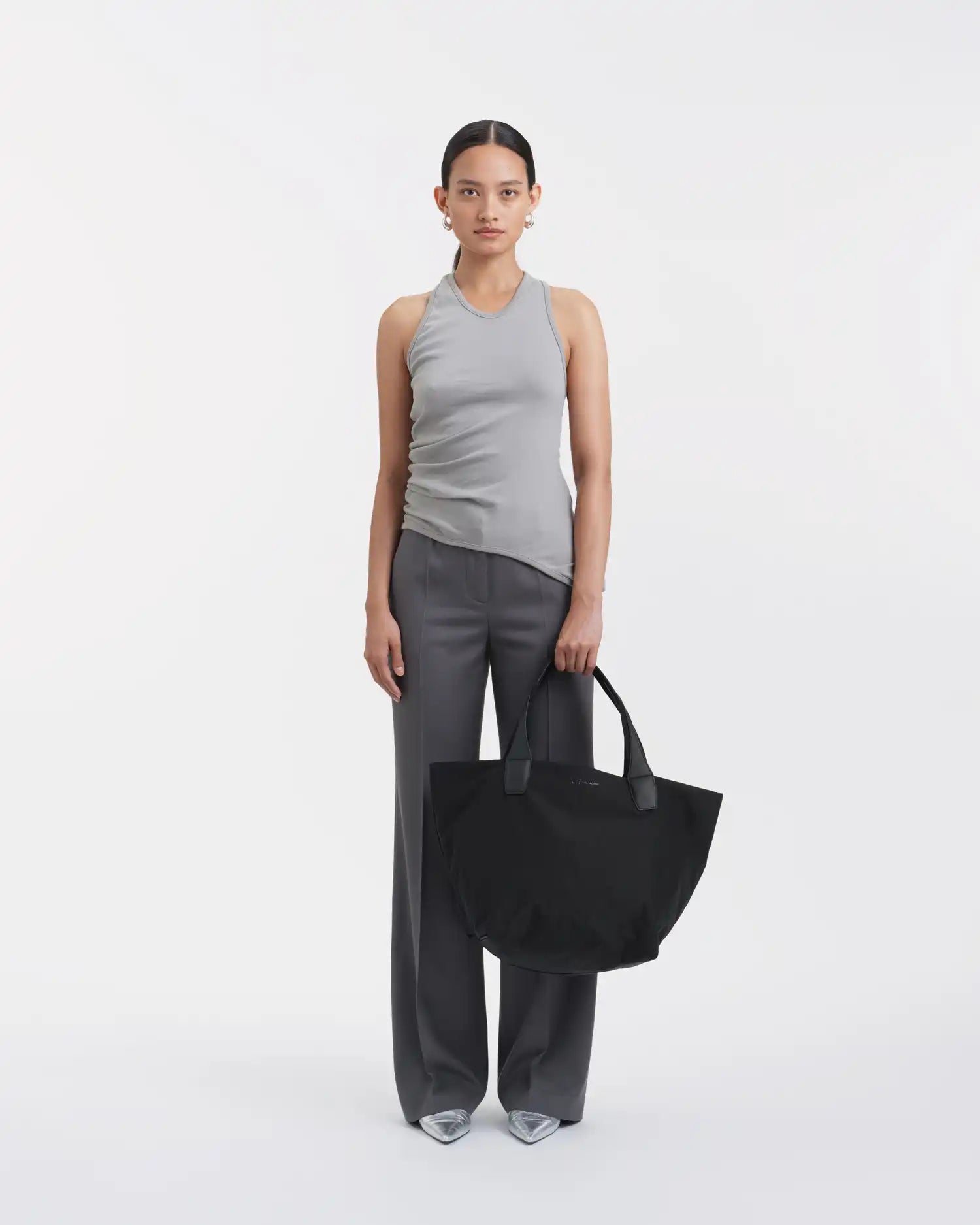 VEE COLLECTIVE Porter Essence Medium Black Paper