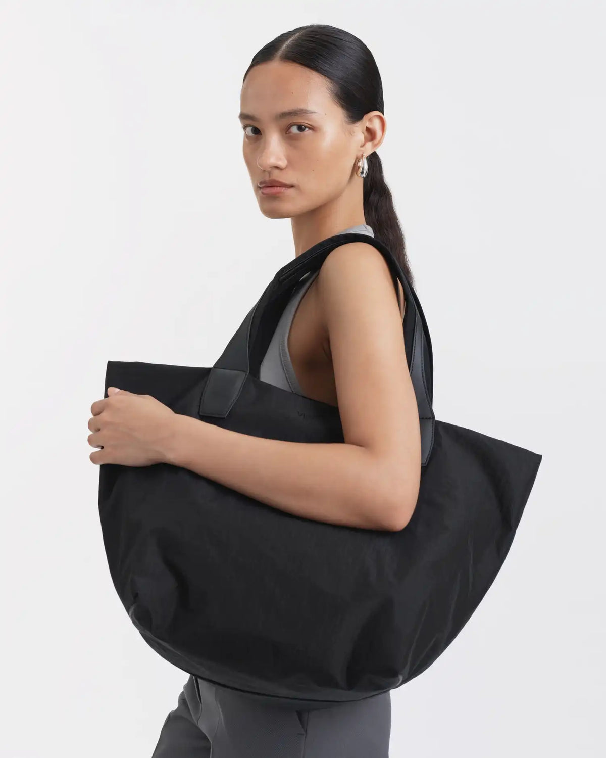 VEE COLLECTIVE Porter Essence Medium Black Paper