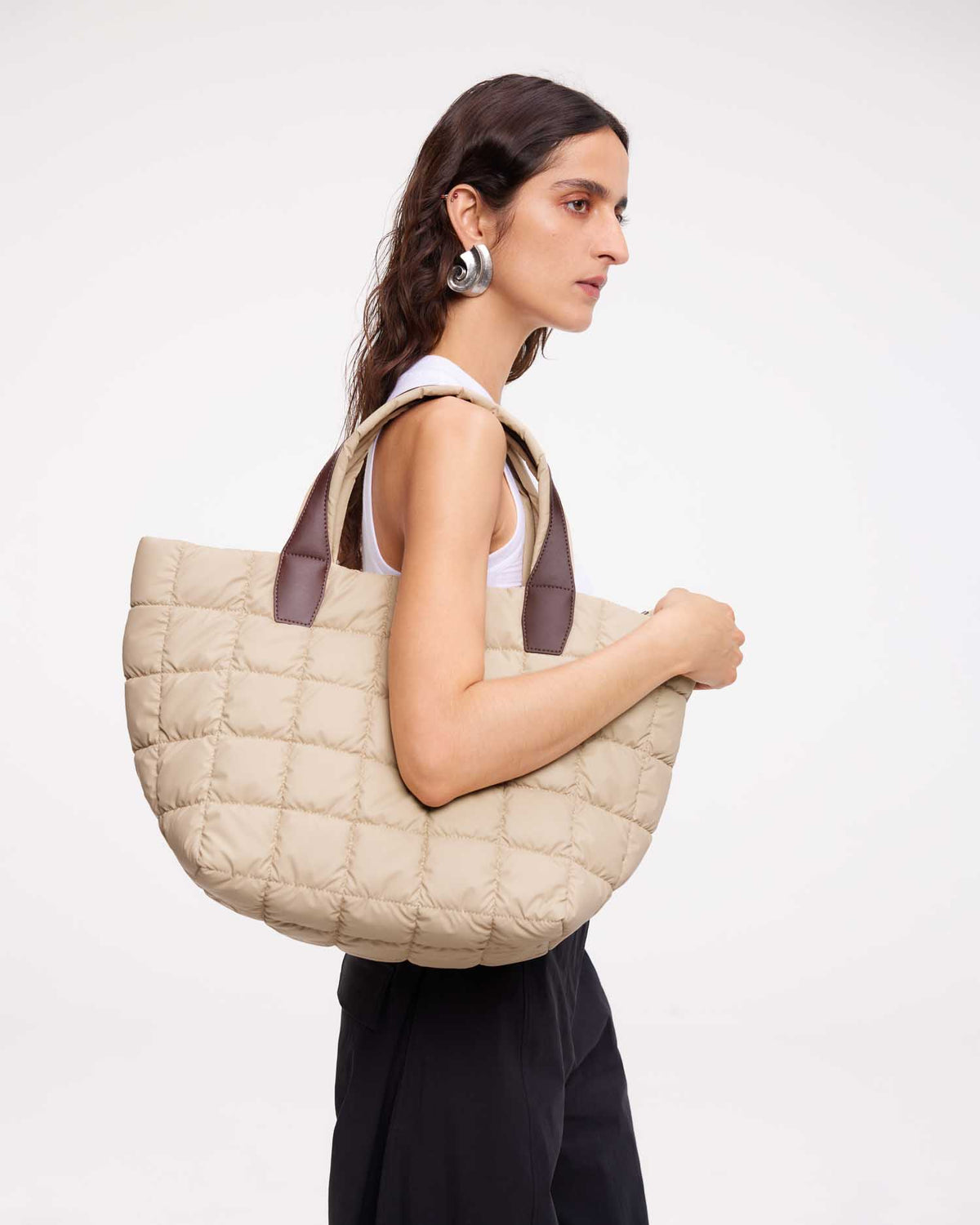 Porter Tote Medium Sand On Body Photo