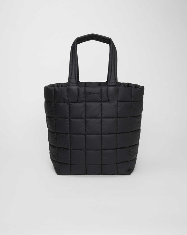 Lightweight shopper bag with vegan leather handles, made from waterproof and sustainable materials. Spacious and versatile, ideal for everyday use, travel, gym, shopping, beach days, and busy moms on the go.