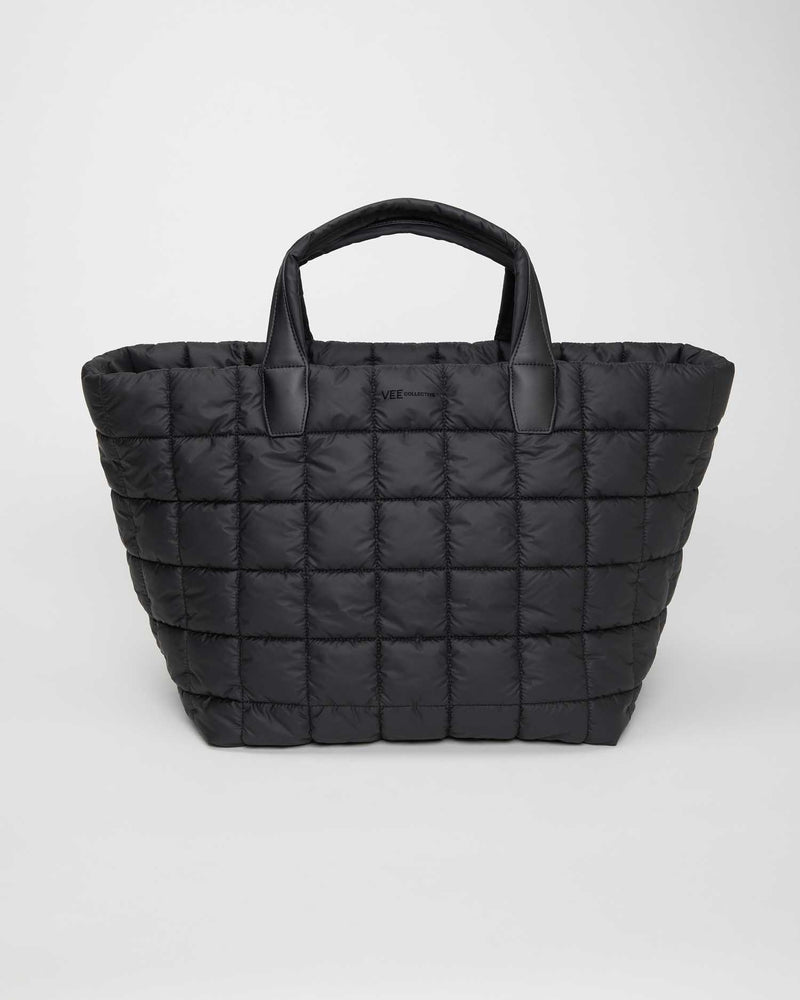 Black Weekender bag perfect for travel and carry-on use, lightweight and easy to carry. Features a vegan leather handle and is made from sustainable materials, combining eco-friendly design with practical functionality.
