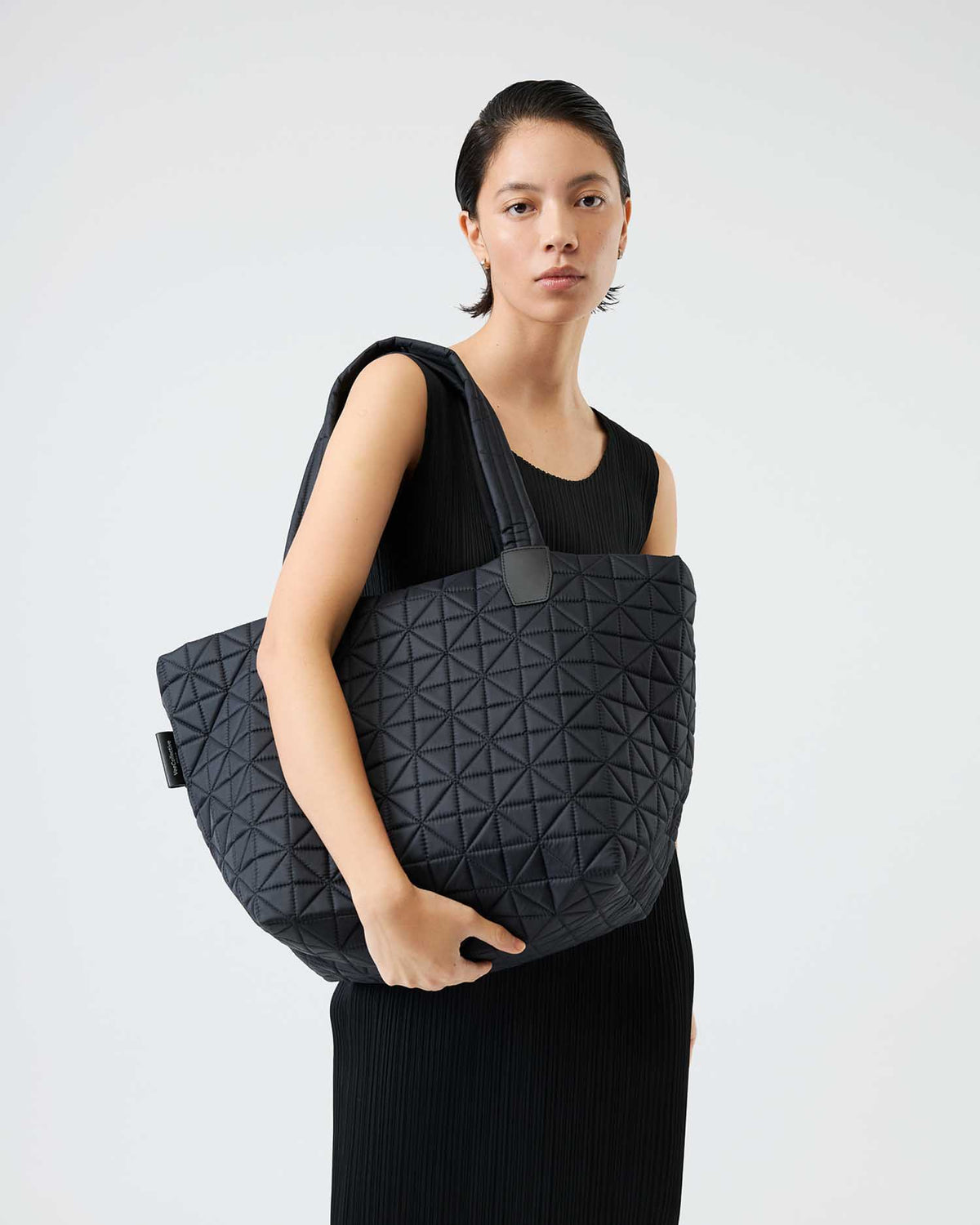 Vee Tote Medium Black - VEE COLLECTIVE