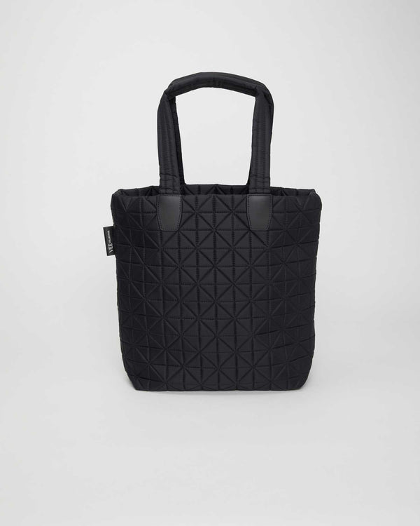 Black shopper bag with vegan leather handles, made from waterproof and sustainable materials. Spacious and versatile, ideal for everyday use, travel, gym, shopping, beach days, and busy moms on the go.
